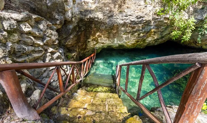 Tulum Ruins: App-Based Self-Guided Tour with Audio Narration