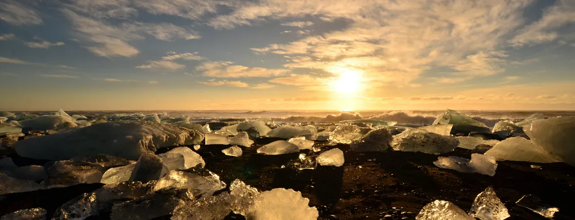 Small-group Glacier Lagoon Jökulsárlón and South Coast tour