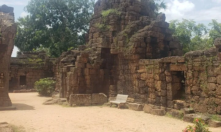 Chisor mountain,Ta Moa Zoo ,Ta Prom temple Tour