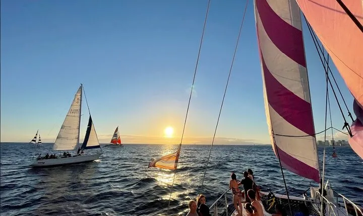 Sunset Boat Cruise: Swim and Cruise Waikiki