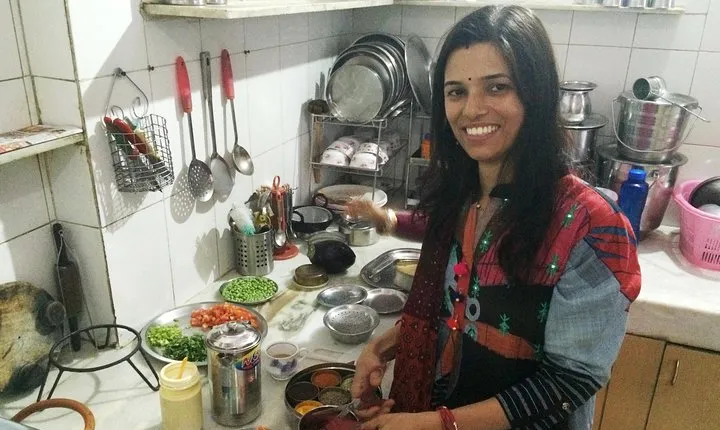 Private Market Tour & Vegetarian Cooking Class & Meal in a Local Jaipur Home