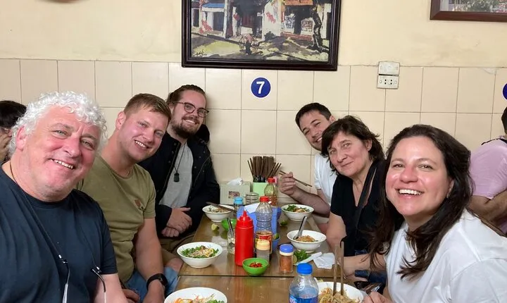 3 Hours Hanoi Walking Street Food Tour with Local Guide