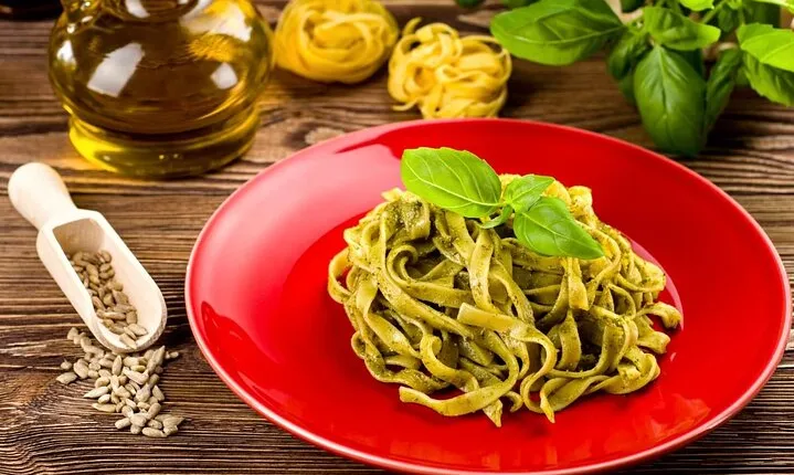 Pasta Cooking Class with Pesto Sauce Making in Rome City Center