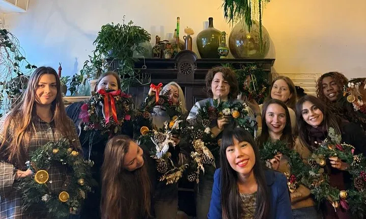 Christmas preserved wreath making