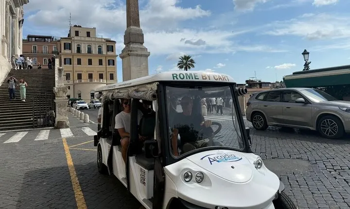 1,5H Historical City Center Tour on a Golf Cart at Rome