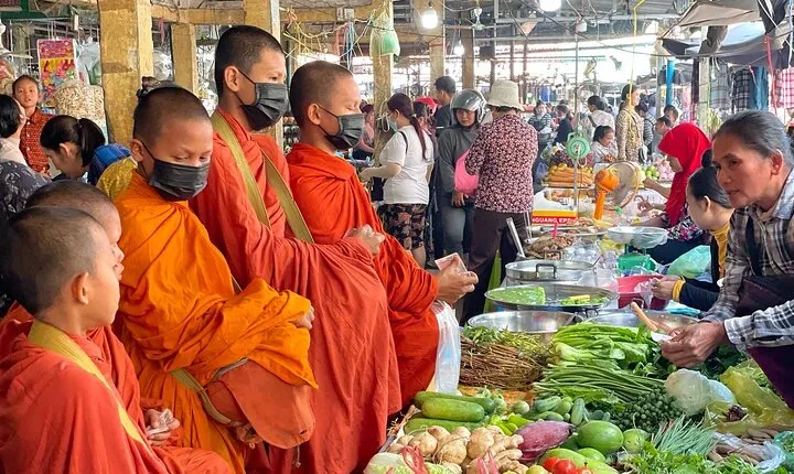 Full day tour by bicycle & tuk tuk,bamboo train,bat cave,villages