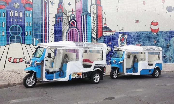 Lisbon: Private Guided Electric Tuk Tuk Tour with Tastings