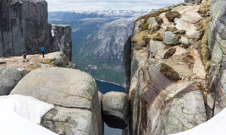 Kjerag Low-Season Hike + Packed Lunch