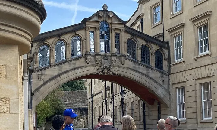 Oxford | Alumni-Led Walking Tour w/opt New College