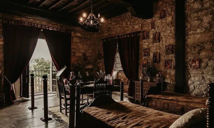 Immersive visit to the Velarde Palace Museum