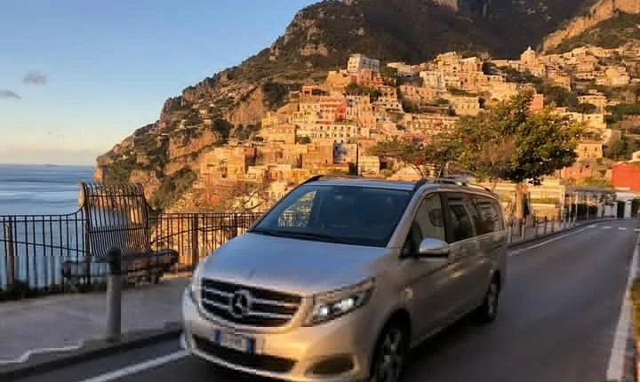 Small-Group Tour of the Amalfi Coast by Minivan with Light Lunch