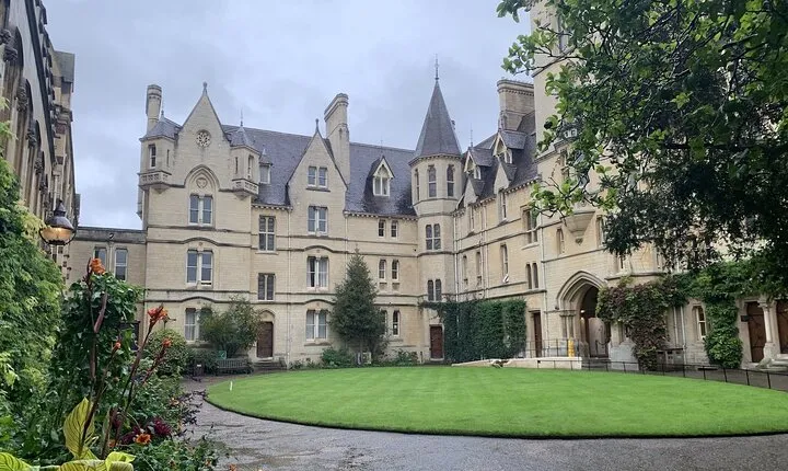 Private Oxford Walking Tour in English or French – 90 Mins