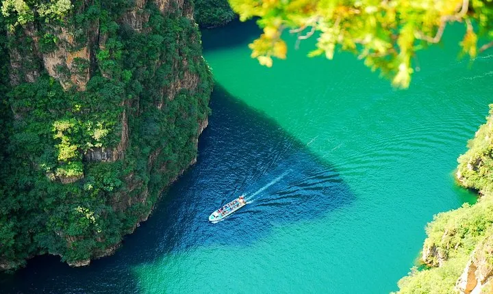 Longqing Gorge and Guyaju Caves Private Day Tour