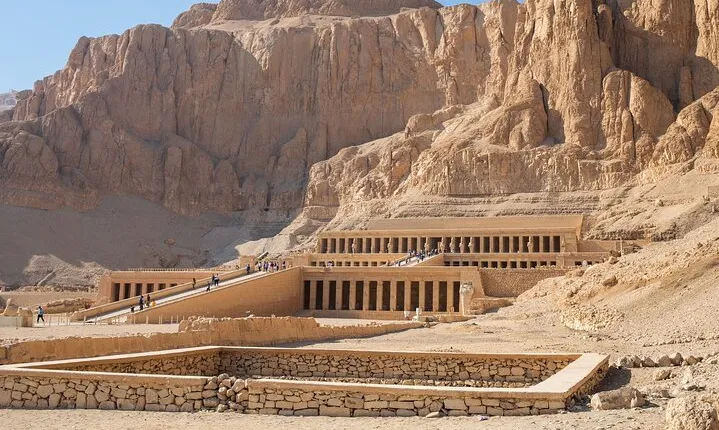 Private Day Tour to Valley of the Queens