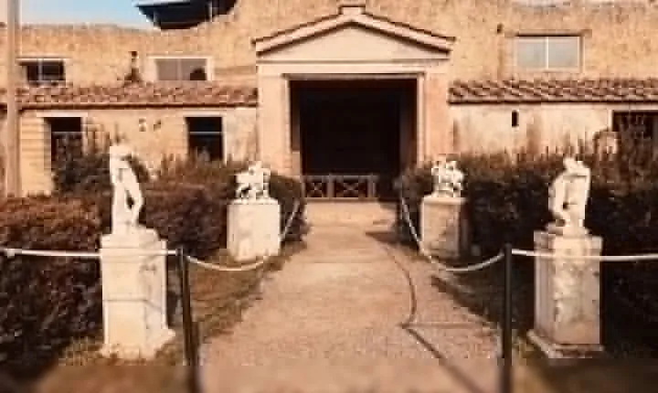 Herculaneum Private Tour with an Archaeologist