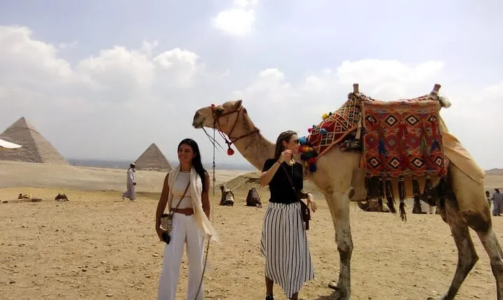 8-hours full day Giza pyramids Egyptian museum from Cairo Giza hotel
