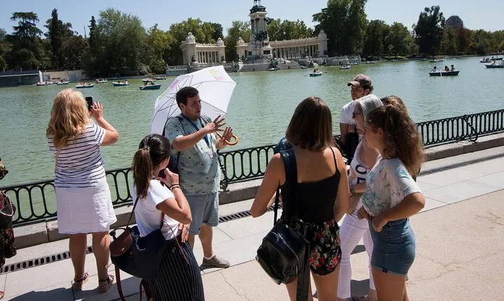Madrid Royal Palace & Retiro Park Tour with Optional Tapas 