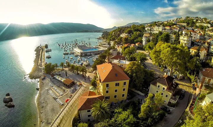 Private Walking Tour: Herceg Novi Monumental Guards