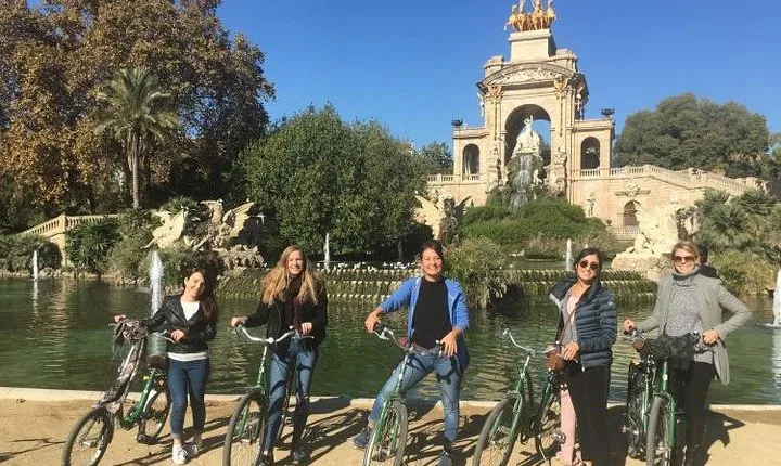 Barcelona Evening Small Group Bike Tour with Cava | with Private Option