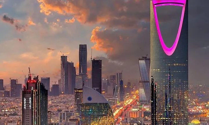 3-Day Tour: Edge of the World, City tour and Red Sand from Riyadh