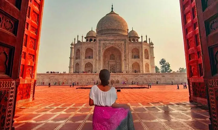 Delhi to Agra Taj Mahal Private Day Trip by Superfast Train