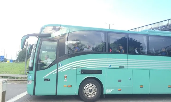 Luton Airport Private Transfers to/from London (Postcode SW5 to SW11)