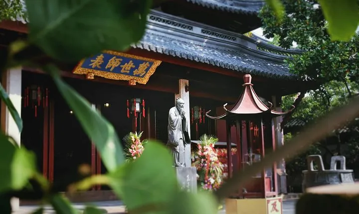 A new experience of old traditional Shanghai (Private)
