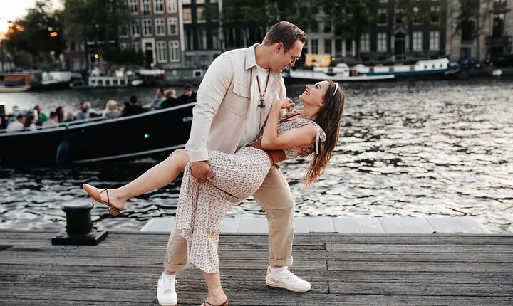 Amsterdam: Professional Photoshoot at the Skinny Bridge
