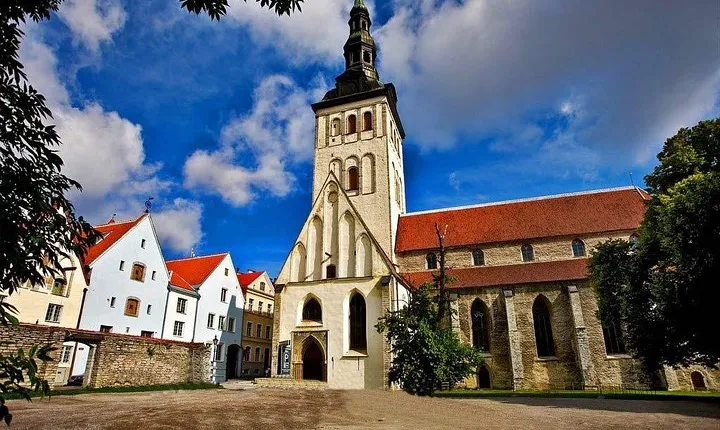 Private Shore Excursion: Walking Tour of Tallinn's old town