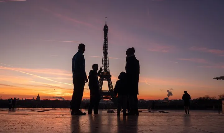 Sunrise Walking Tour & breakfast : Paris without crowd