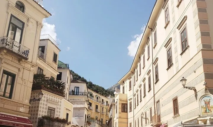 One way Siena to AmalfiCoast/Sorrento area 2H Pompei & vice versa