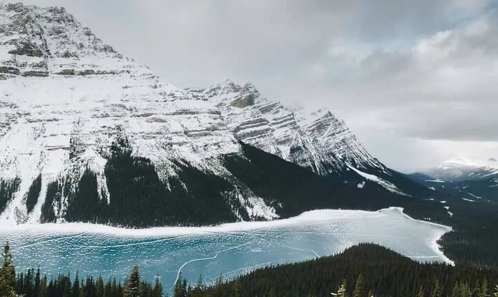 Lake Louise and Icefields Parkway Winter Tour