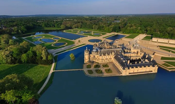 Private Transfer Paris Charles de Gaulle Airport to Chantilly