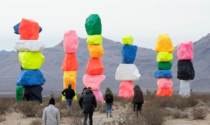 Mojave Desert, Red Rock Sign, Seven Magic Mts