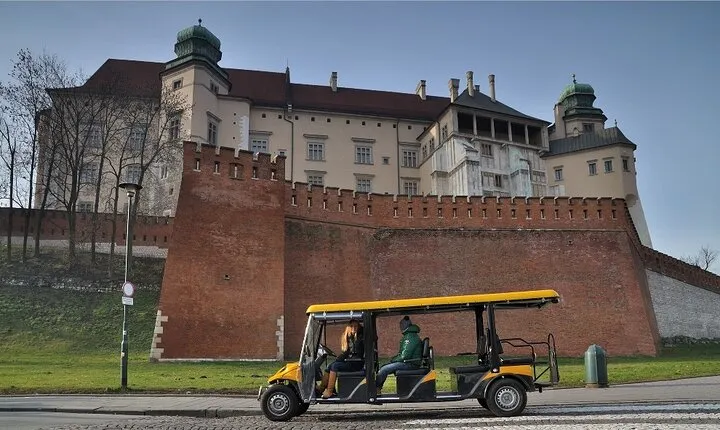 Krakow: Old Town by Golf Cart, Wawel Castle and Underground Museum visit, lunch