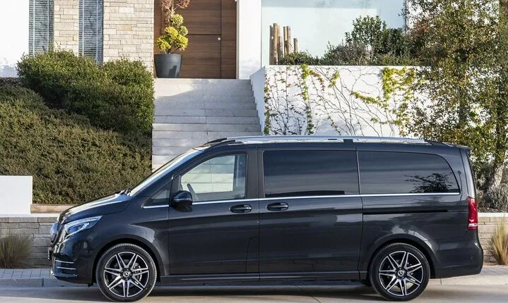 1 Way Private Transfer from Your Paris Hotel to Versailles Palace
