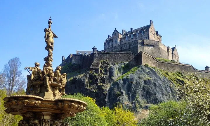 Historic Edinburgh: Exclusive Private Tour with a Local Expert