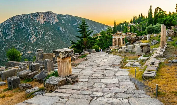 Luxury Private Day Trip to Delphi