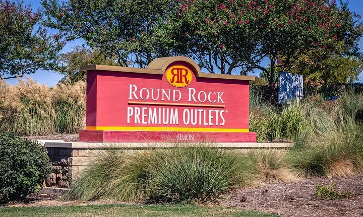 Private Shopping Tour from Austin to Round Rock Premium Outlets