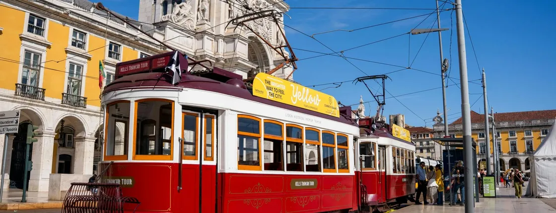 Lisbon bus and tram hop-on hop-off combined tickets