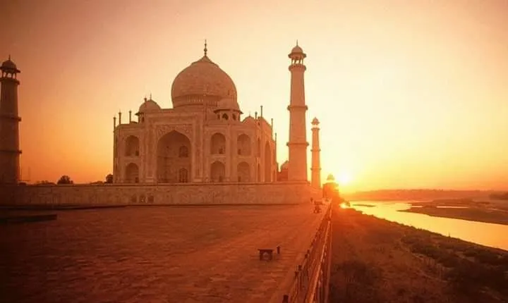 Private Day Tour of Taj Mahal and Agra Fort by Superfast Train