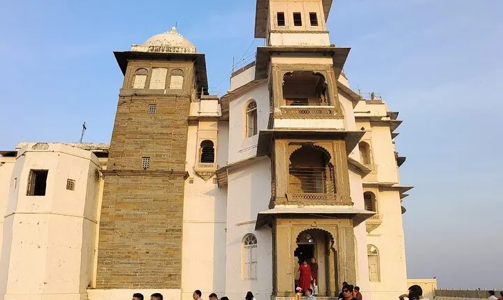 Sunset at Monsoon Palace by Electric Cycle Tour
