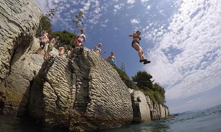 Deep Water Solo and Cliff Jumping Tour in Split