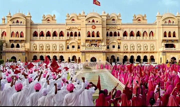 Unveiling Bollywood: Grand Tour of Iconic Real Sets & Their Story