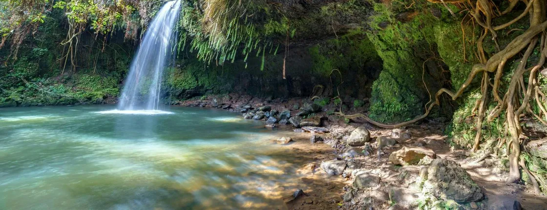 Audio-guided driving tour on Maui's Road to Hana