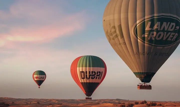 Dubai: Luxury Hot Air Balloon with Michelin-Curated Breakfast
