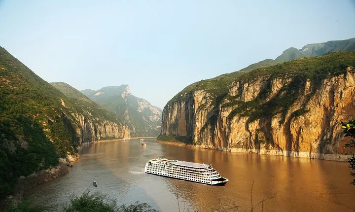 8-Day Private tour from Chengdu to Chongqing and Yangtze River Cruise