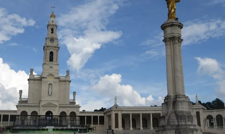 Private Tour to Fátima, Batalha, Nazaré and Óbidos