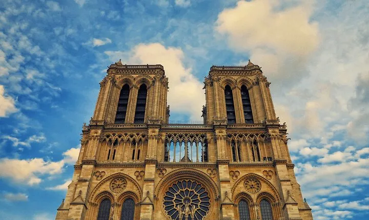 Paris Île de la Cité and Notre Dame Walking Tour With Crypt