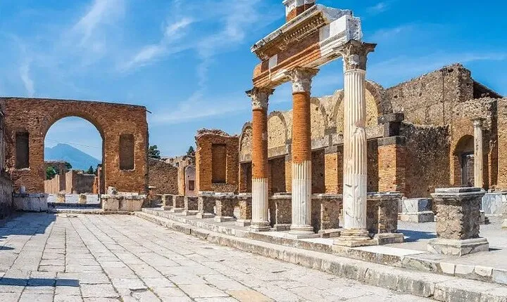 Day Trip to Pompeii, Positano and Amalfi Coast from Rome